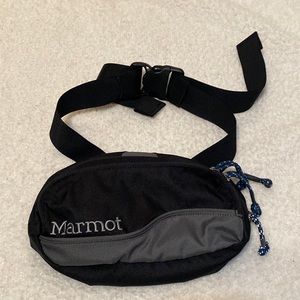 “MARMOT” Black/Gray Fanny Pack….Sz S